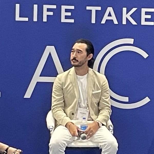 Authentic Human Experiences and AI